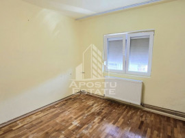 Apartament cu 3 camere, 2 bai, centrala proprie, zona Ara...