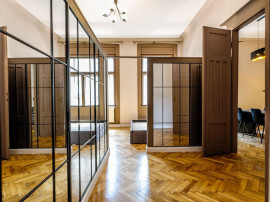 Apartament ULTRACENTRAL cu 3 camere, la cheie, renovat re...