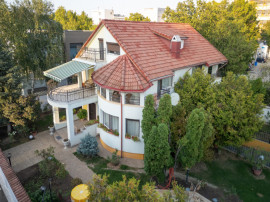 Vilă individuală cu piscină &icirc;ncălzită & wellness Erou