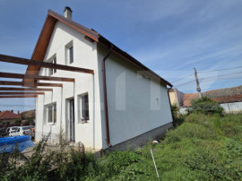 Casă de v&acirc;nzare &ndash; 120 mp, 3 camere + living, terasă, pa