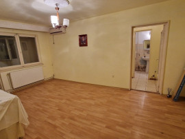 Apartament 2 camere confort 1 Viziru 1 etaj 2/4 Liber