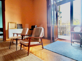 Cladire istorica, 4 camere-balcon și view spectaculos- Pia?