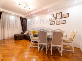 Apartament cu 3 camere de v&acirc;nzare &icirc;n zona Decebal