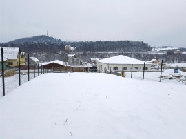 Teren intravilan de 769 mp cu priveli#537;te frumoasa catre