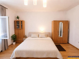 Apartament 3 camere, 140mp, cu acces auto in curte si facili