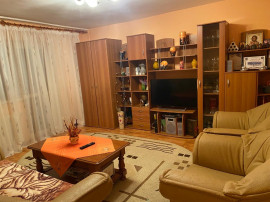 Apartament 4 camere de vanzare, zona Lama