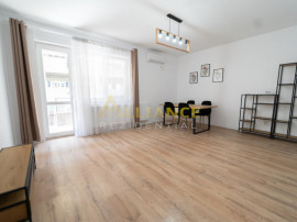 Apartament cu 200 mp TEREN - Mobilat si utilat -Metrou Berce