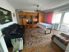 Apartament cu 4 camere de , zona liceul Pedagogic