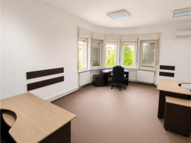 Spatiu pretabil:birouri cabinete servicii, acces stradal,c