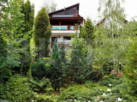 Pensiune Activă & Vilă Premium pe Drumul Poienii | Vedere