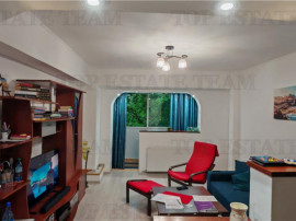 Apartament de 4 camere, cu centrala proprie, foarte spatios,