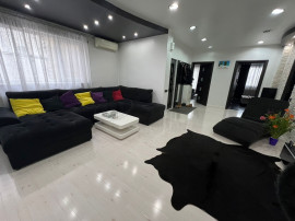 Apartament 3 camere si Spatii de Birou I Curte l Garajl P...