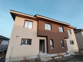 Duplex spatios - asfalt in lucru - toate utilitatile