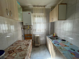 Apartament de vanzare 3 camere, zona Pacurari - Munca Invali