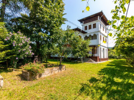 Casa de vacanta tip conac de v&acirc;nzare Valenii de Munte