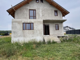 Casă cu 4 dormitoare, 145 mp utili, teren 500 mp, la stadiu