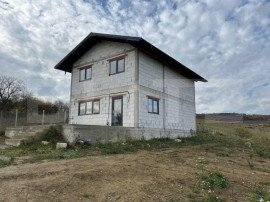 Casa de vanzare , zona Uriu, teren de 30 arii