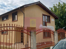 Casa 2022, P+M, 4 camere, 2 băi, curte 500 mp, Săbăreni