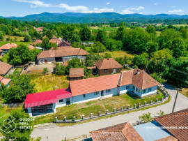 Casa solida din caramida, in localitatea Varfurile