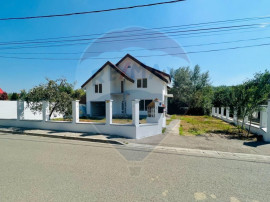 Casă de vânzare, cu 4 camere, Calea Adevărului