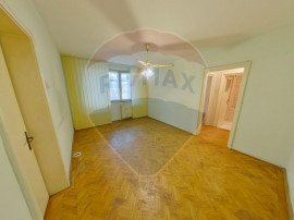 Apartament 3 camere de vanzare / Calea Bucuresti
