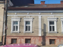 Spatiu comercial, casa veche si teren