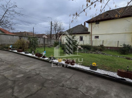 Casa individuala cu 5 camere si 3 bai, teren 1700 mp, Gia...