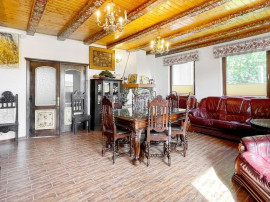 Complex de 3 case pe 18000 mp teren