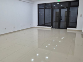 Spațiu comercial,toate utilitățile,2 locuri parcare, stradal