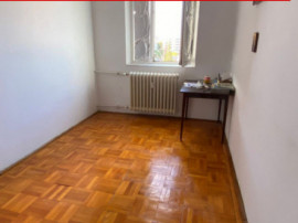Apartament 3 camere, semidecomandat, et 4/4, Zona Democratie
