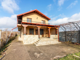 Casă finalizată, 278 mp teren 2305 mp Pleașa, Bucov, P...