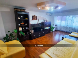 Strada Moldovei, Apartament cu 3 camere plus boxa de vanzare