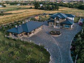 Casa exclusivista cu arhitectură unică, 320mp utili, Horod