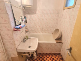 Apartament 3 camere Viziru 1 etaj 1 sup 52 mp