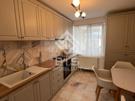 Apartament 3 camere de inchiriat - zona COROANA DE AUR