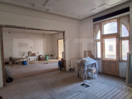 Spațiu comercial 200 mp + acces pod 200 mp, 3 balcoane, l&acirc;