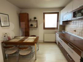 Apartament 3 camere, 77 mp, zonă Centrală