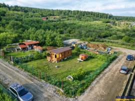 Casuta din lemn,cu 520mp teren intravilan,zona linistita,apr