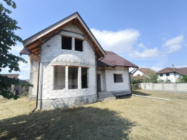 Casă la roșu 182 mp utili &ndash; 4 dormitoare + teren 438 mp,
