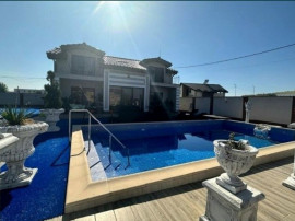 Vilă luxoasă &icirc;n Balta Verde cu piscină, saună, tenis ș