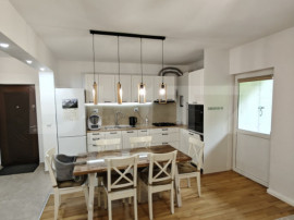 Apartament 3 camere, la 2 min de bus, liceu și grădiniță