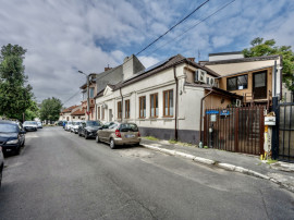 In Cartierul Evreiesc, casa 3 camere pivnita si mansarda ope