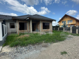 Casă pe un nivel | 3 dormitoare | Stadiu de roșu | Toate
