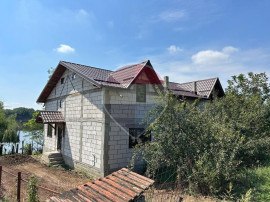 Vanzare Vila la gri Teren 800mp Lacul Mostistea