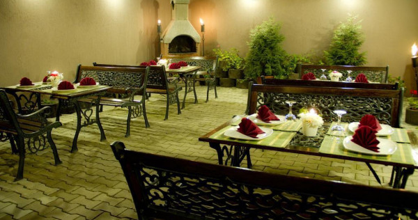 Hotel cu restaurant, terasa si parcare privata, Brasov