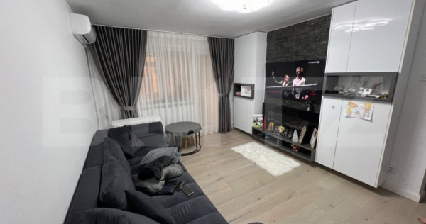 Apartament semidecomandat de 3 camere renovat lux Craiovita,