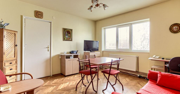 VANDUT! Apartament cu 2 camere etaj 2- Comision 0%