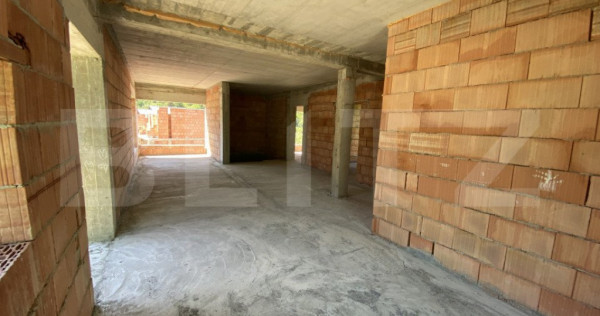 Casa familiala 3 camere, 500 mp teren, la poalele Mesesului