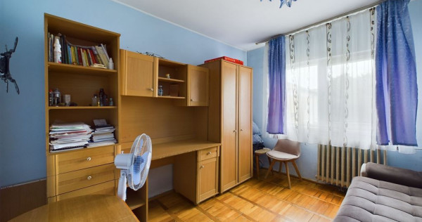 Apartament cu 3 camere și 2 băi în zona Lipovei