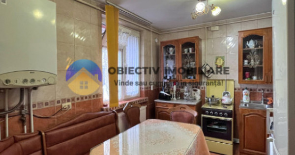 Apartament 3 camere-Zona Spitalul Judetean/Scoala nr.2